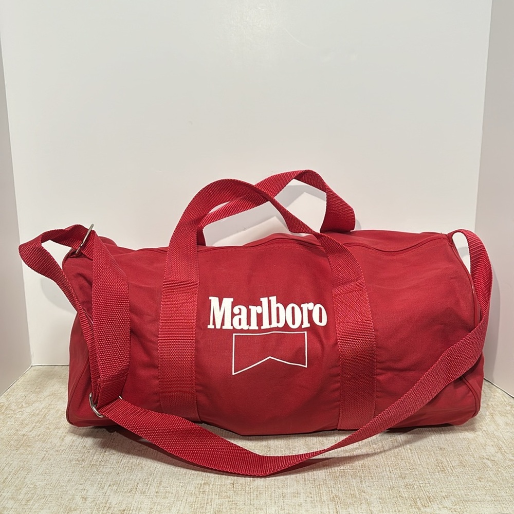 Vintage Small Marlboro Duffel Bag - (1980's/1990's)(free Marlboro cookbook) - Picture 4 of 16